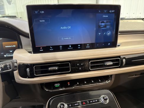 Used 2022 Lincoln Nautilus FWD w/ Premium Package image 17