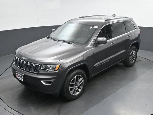 Used 2020 Jeep Grand Cherokee Laredo w/ 18" Wheel & 8.4" Radio Group AWD/4WD image 35