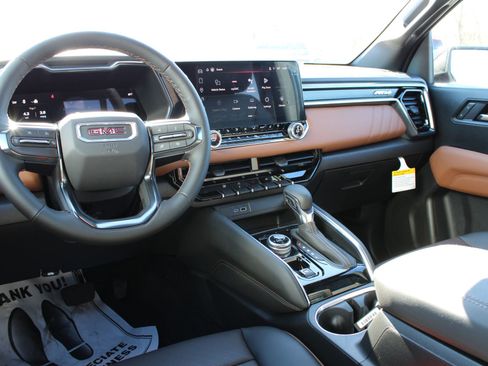 New 2026 GMC Canyon AT4 w/ AT4 Premium Package image 17