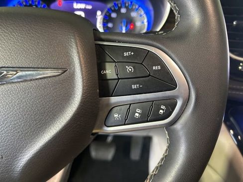 Used 2022 Chrysler Pacifica Limited FWD image 22