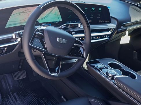New 2026 Cadillac Lyriq Luxury w/ LPO, Floor Liner Package AWD/4WD image 9