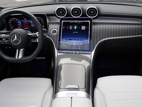 Used 2024 Mercedes-Benz GLC 300 4MATIC image 22