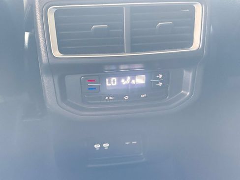 Used 2026 Volkswagen Atlas SE FWD image 25