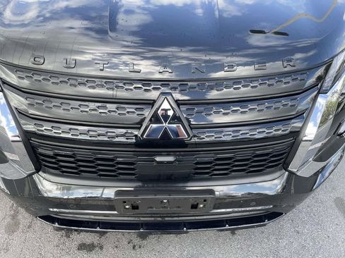 Used 2024 Mitsubishi Outlander SE Black Edition image 22