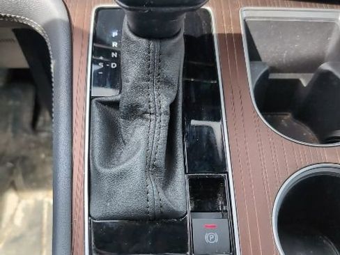 Used 2024 Toyota Sienna LE w/ LE Plus Package image 17