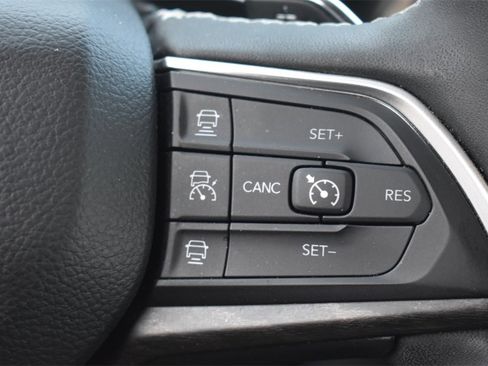 Used 2023 Jeep Grand Cherokee L Limited image 33