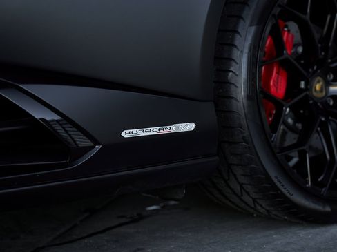 Used 2024 Lamborghini Huracan EVO image 18