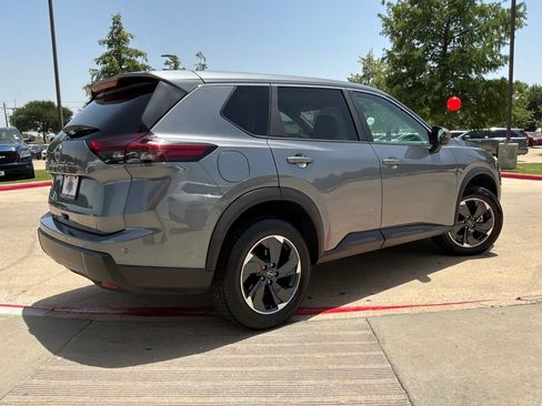 Used 2025 Nissan Rogue SV FWD image 6