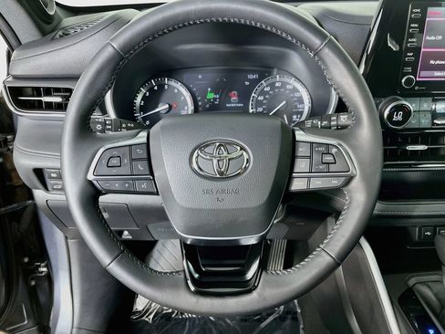 Used 2021 Toyota Highlander XSE AWD/4WD image 13
