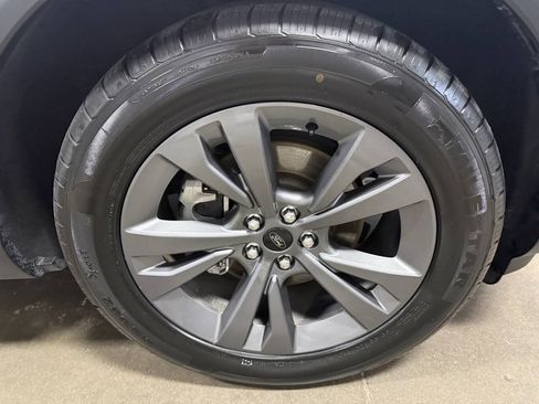 Used 2021 Ford Explorer XLT w/ Equipment Group 202A AWD/4WD image 8