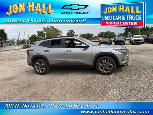 Used 2024 Chevrolet Trax LT w/ Driver Confidence Package image 14