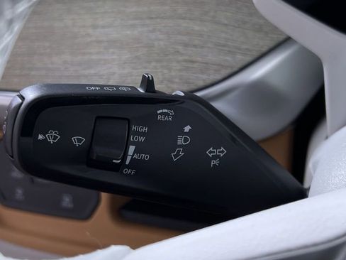 New 2025 Volkswagen ID. Buzz 1st Edition image 36