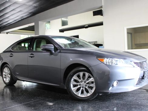 Used 2013 Lexus ES 300h w/ Luxury Pkg FWD image 41