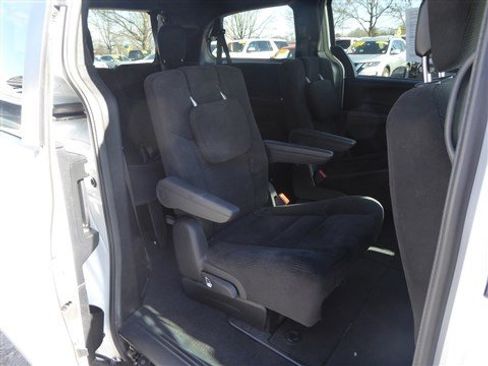 Used 2016 Dodge Grand Caravan SXT image 22