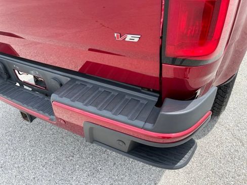 Used 2021 Chevrolet Colorado Z71 AWD/4WD image 14