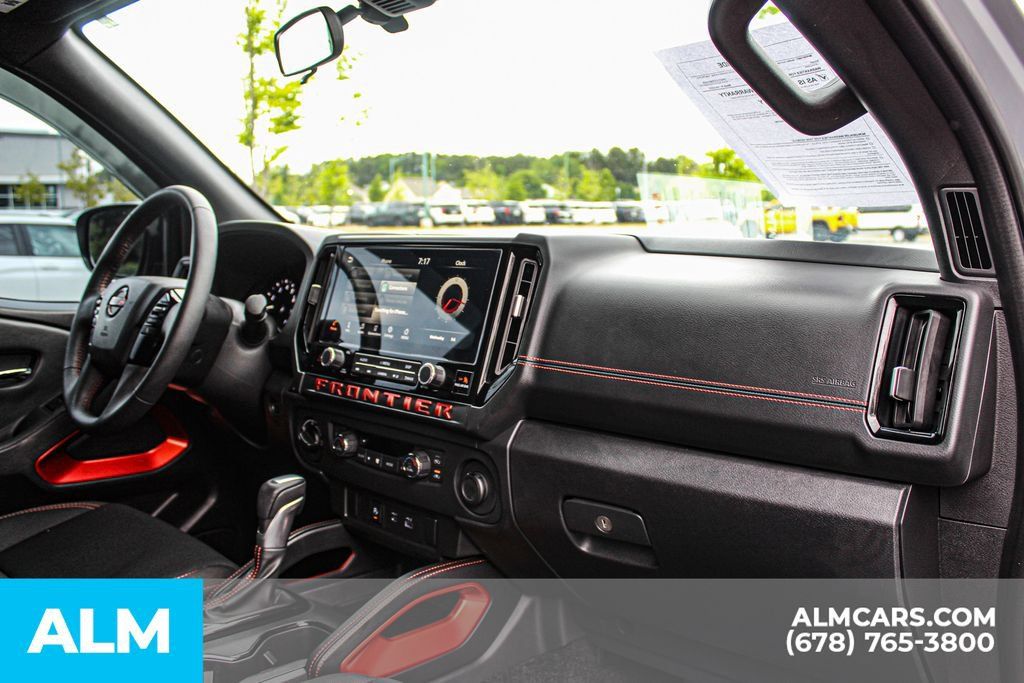 Used 2025 Nissan Frontier PRO-4X AWD/4WD image 23