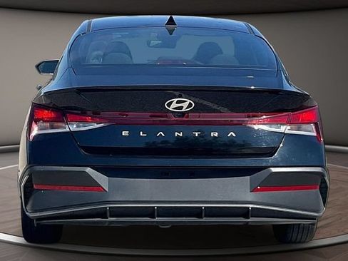 Used 2025 Hyundai Elantra Sport FWD image 4