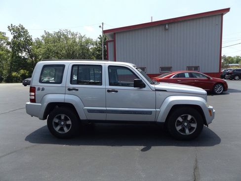 Used 2008 Jeep Liberty Sport AWD/4WD image 5