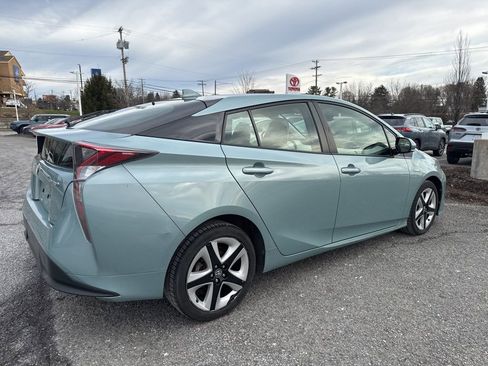 Used 2016 Toyota Prius Three Touring image 7
