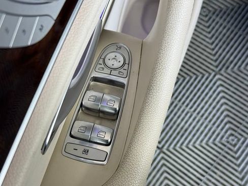 Used 2019 Mercedes-Benz E 300 4MATIC image 28