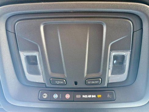 Used 2025 GMC Sierra 2500 AT4 image 33