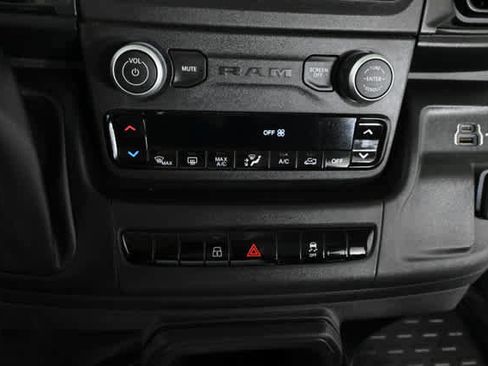 Used 2024 RAM ProMaster 2500 w/ Convenience Group FWD image 24