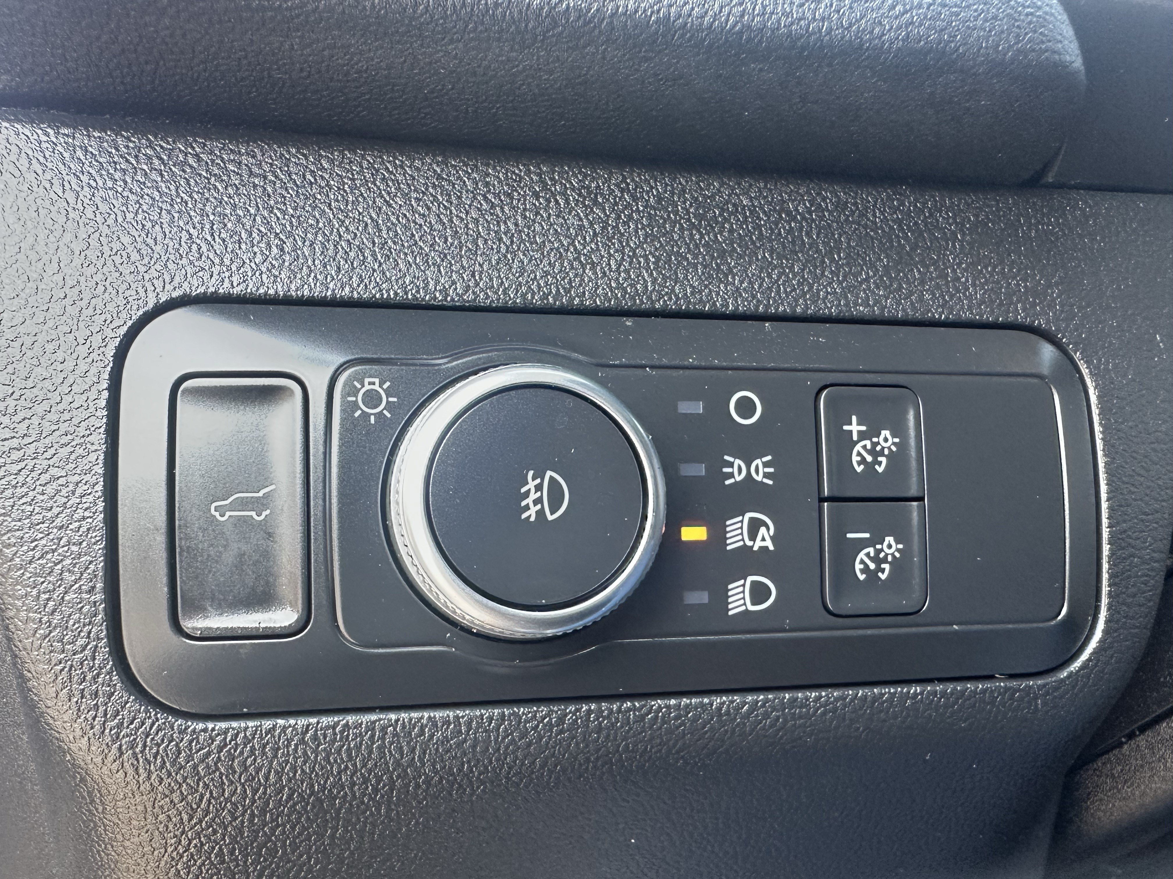 Used 2021 Ford Escape SEL w/ Technology Package FWD image 34