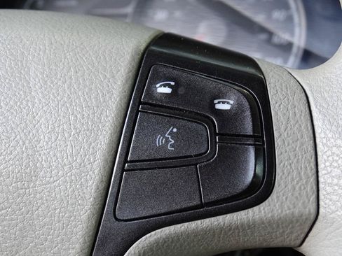 Used 2014 Toyota Sienna LE FWD image 21