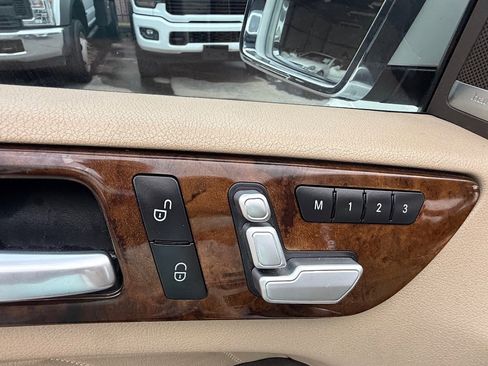 Used 2014 Mercedes-Benz GL 550 4MATIC image 27