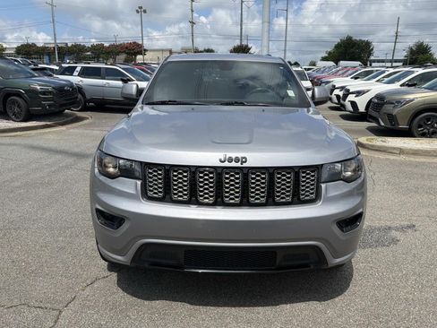 Used 2020 Jeep Grand Cherokee Altitude RWD image 2