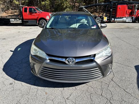 Used 2016 Toyota Camry XLE image 2