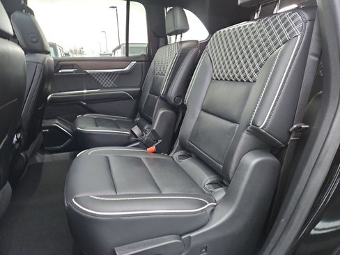 Used 2024 GMC Acadia Denali image 31