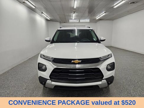Used 2022 Chevrolet TrailBlazer LT w/ Convenience Package FWD image 2