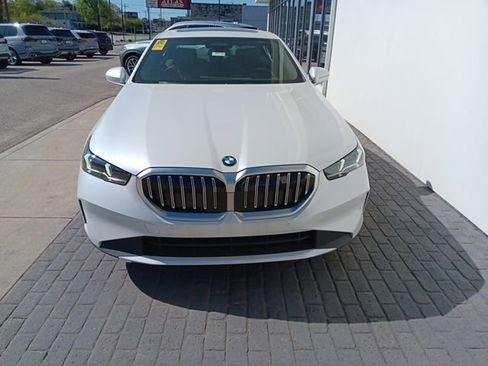 New 2025 BMW 530i xDrive w/ Premium Package image 2