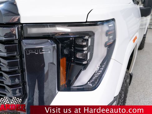 Used 2024 GMC Sierra 2500 Denali Ultimate image 8