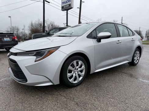 Used 2024 Toyota Corolla LE image 2