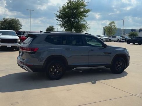 Used 2024 Volkswagen Atlas Peak Edition SE AWD/4WD image 9