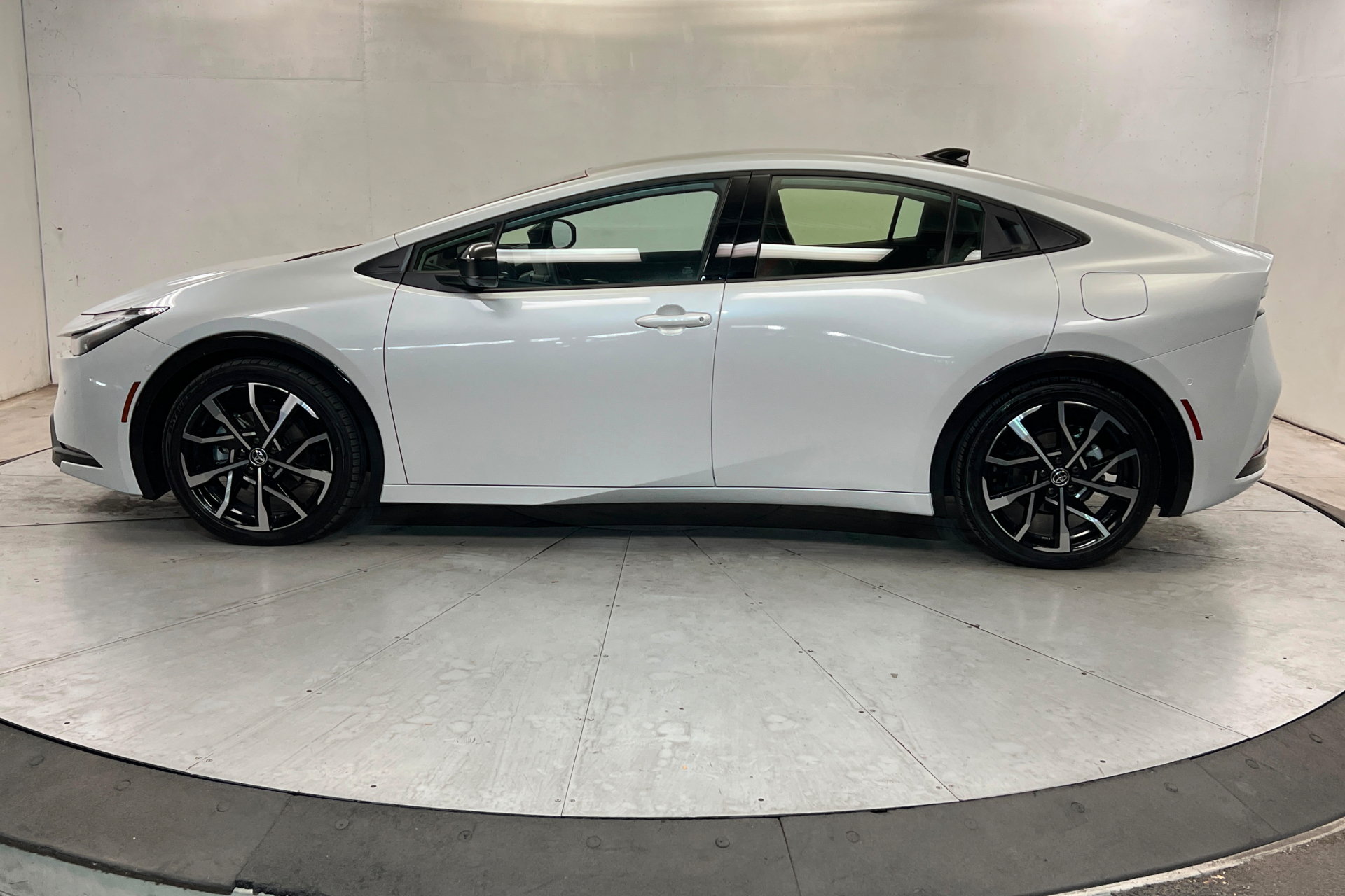 Certified 2026 Toyota Prius Plug-In Hybrid w/ Limited Premium Package FWD image 2