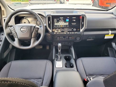New 2025 Nissan Frontier SV w/ SV Convenience Package image 6
