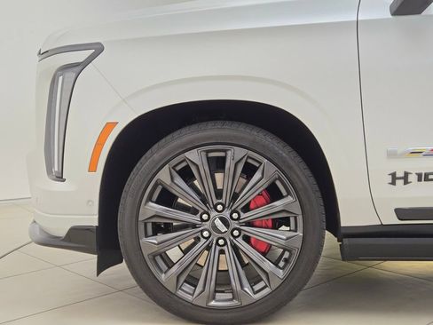 Used 2025 Cadillac Escalade V AWD/4WD image 13