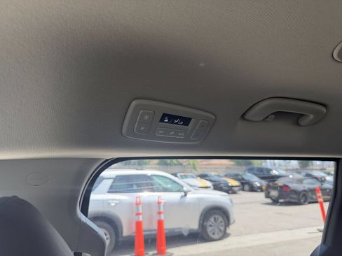 Used 2026 Kia Carnival FWD image 20