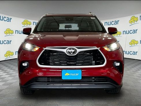 Used 2022 Toyota Highlander XLE AWD/4WD image 2