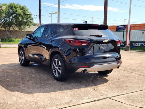 Used 2025 Chevrolet Blazer LT FWD image 8