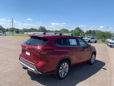 New 2026 Toyota Highlander Platinum AWD/4WD image 7