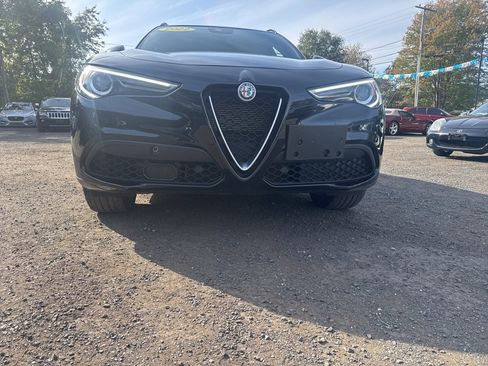 Used 2022 Alfa Romeo Stelvio Ti image 5