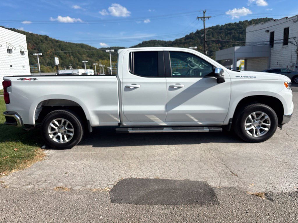 Used 2024 Chevrolet Silverado 1500 LT AWD/4WD image 6