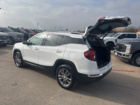 Used 2023 GMC Terrain SLT image 4