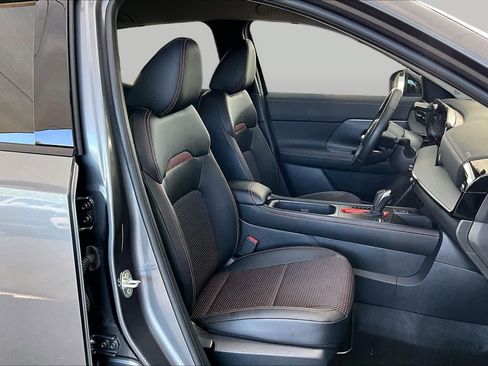 Certified 2026 Nissan Kicks SR FWD image 9