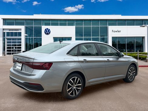 New 2026 Volkswagen Jetta SE FWD image 5