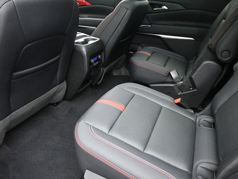 Used 2025 Chevrolet Traverse RS AWD/4WD image 14